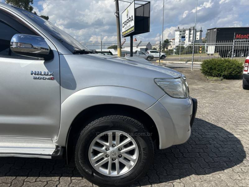 TOYOTA - HILUX - 2013/2014 - Prata - R$ 140.000,00