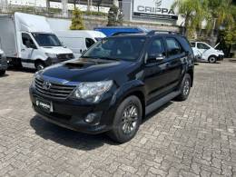 TOYOTA - HILUX SW4 - 2013/2014 - Preta - R$ 148.000,00