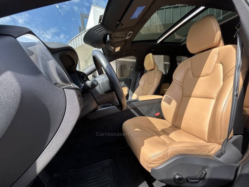 VOLVO - XC60 - 2018/2019 - Branca - R$ 155.000,00