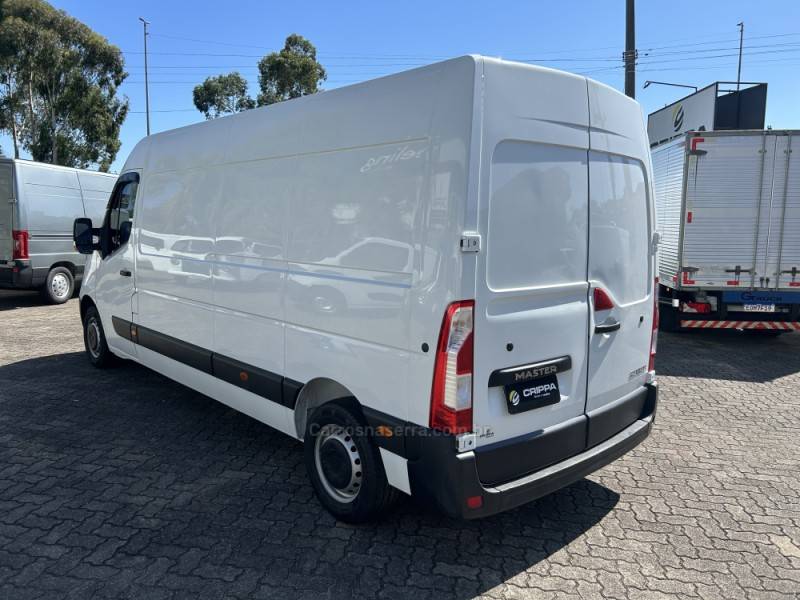 RENAULT - MASTER - 2021/2022 - Branca - R$ 198.000,00