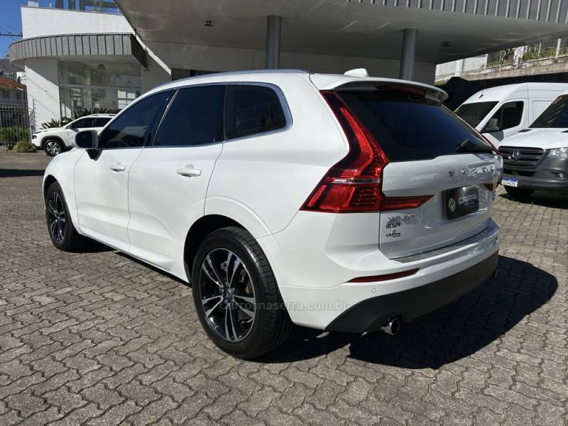 VOLVO - XC60 - 2018/2019 - Branca - R$ 175.000,00