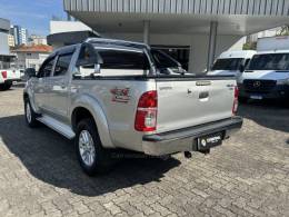 TOYOTA - HILUX - 2013/2014 - Prata - R$ 140.000,00
