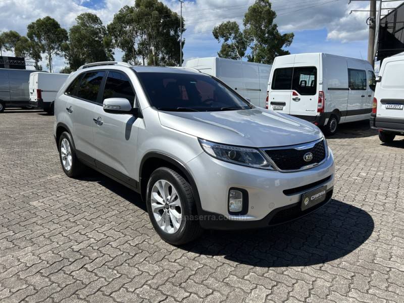 KIA MOTORS - SORENTO - 2014/2015 - Prata - R$ 75.000,00