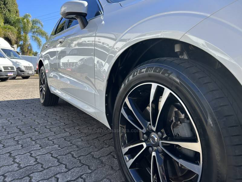 VOLVO - XC60 - 2018/2019 - Branca - R$ 175.000,00