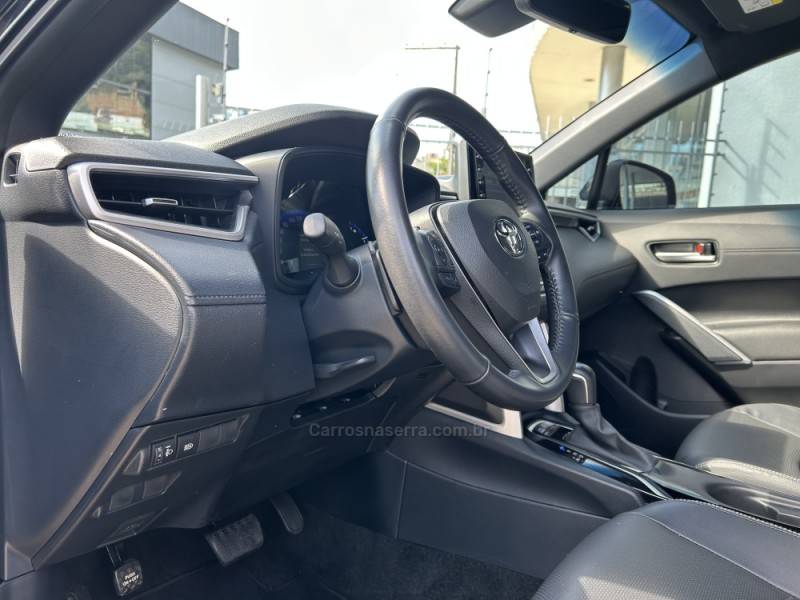 TOYOTA - COROLLA - 2022/2023 - Preta - R$ 145.000,00