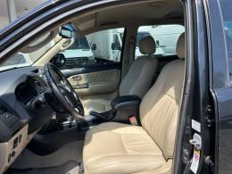 TOYOTA - HILUX SW4 - 2013/2014 - Preta - R$ 148.000,00