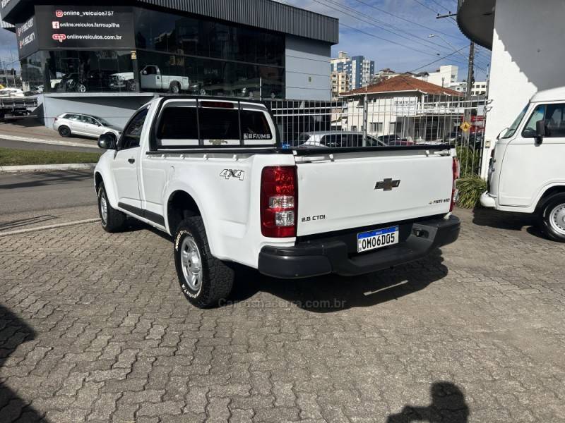 CHEVROLET - S10 - 2013/2013 - Branca - R$ 95.000,00