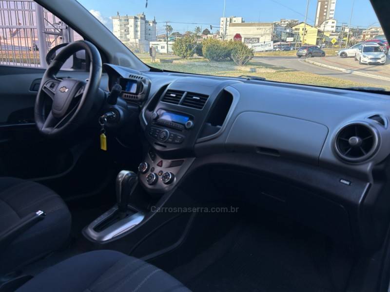CHEVROLET - SONIC - 2013/2013 - Prata - R$ 37.000,00