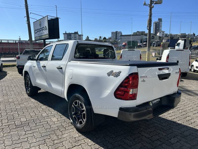 TOYOTA - HILUX - 2022/2022 - Branca - R$ 165.000,00
