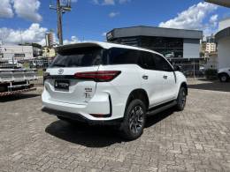 TOYOTA - HILUX SW4 - 2024/2024 - Branca - R$ 365.000,00