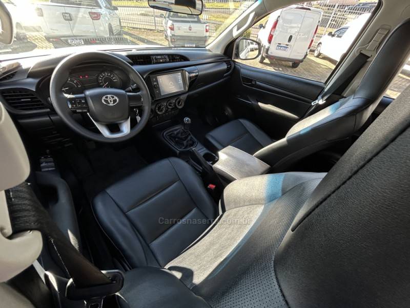TOYOTA - HILUX - 2022/2022 - Branca - R$ 165.000,00