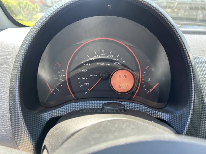 FIAT - UNO - 2013/2014 - Branca - R$ 40.000,00