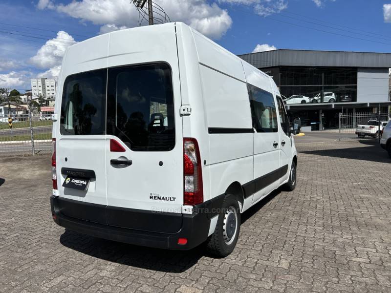 RENAULT - MASTER - 2015/2016 - Branca - R$ 148.000,00