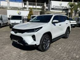 TOYOTA - HILUX SW4 - 2024/2024 - Branca - R$ 375.000,00