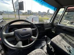 FORD - CARGO 816 - 2015/2015 - Prata - R$ 215.000,00