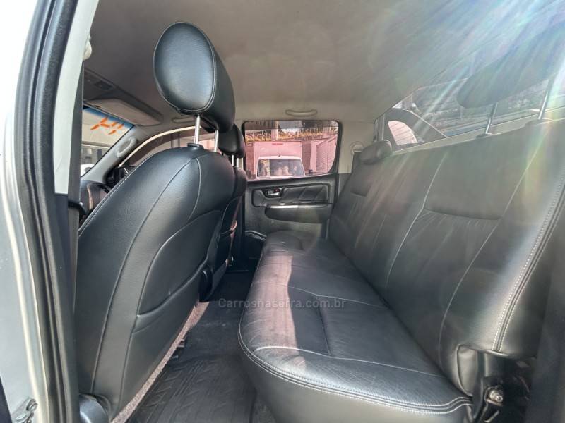 TOYOTA - HILUX - 2013/2014 - Prata - R$ 140.000,00