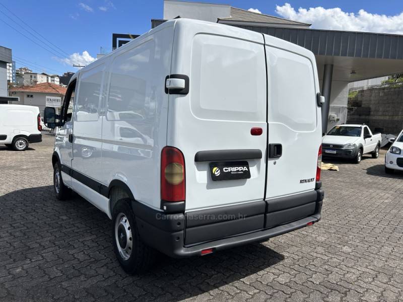 RENAULT - MASTER - 2012/2013 - Branca - R$ 88.000,00