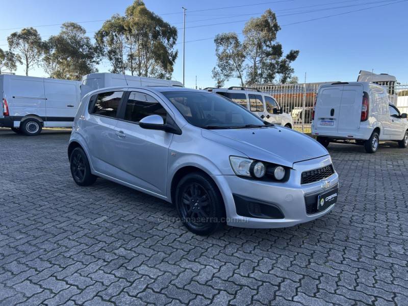 CHEVROLET - SONIC - 2013/2013 - Prata - R$ 37.000,00