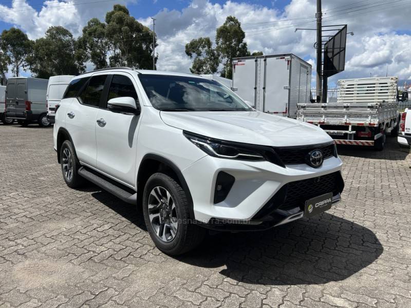 TOYOTA - HILUX SW4 - 2024/2024 - Branca - R$ 365.000,00