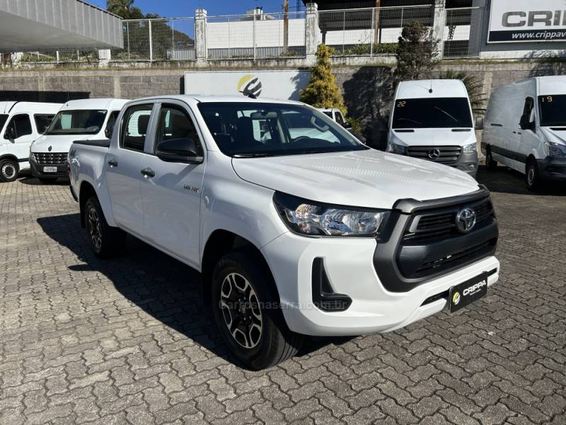 TOYOTA - HILUX - 2022/2022 - Branca - R$ 165.000,00