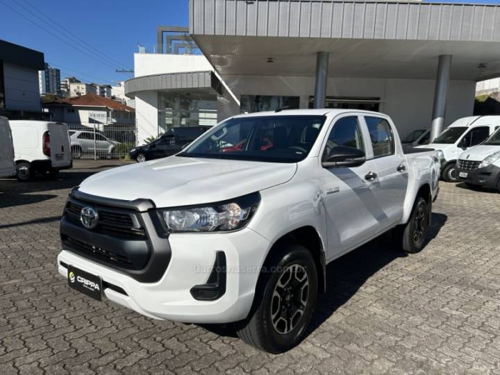 TOYOTA - HILUX - 2022/2022 - Branca - R$ 165.000,00