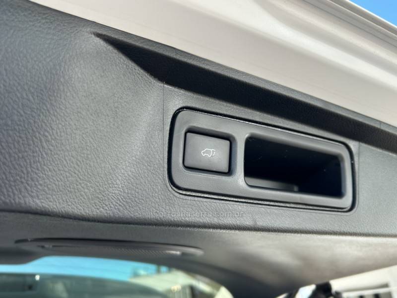 TOYOTA - HILUX SW4 - 2024/2024 - Branca - R$ 375.000,00