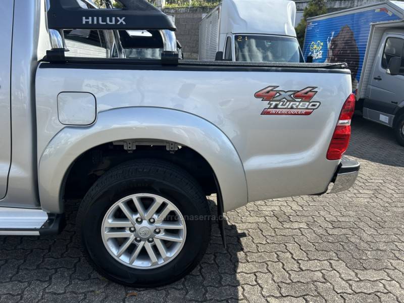 TOYOTA - HILUX - 2013/2014 - Prata - R$ 140.000,00