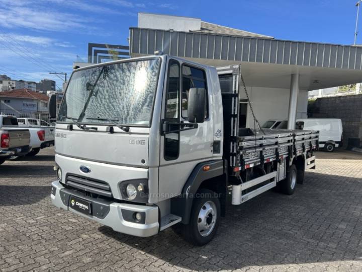 FORD - CARGO 816 - 2015/2015 - Prata - R$ 215.000,00