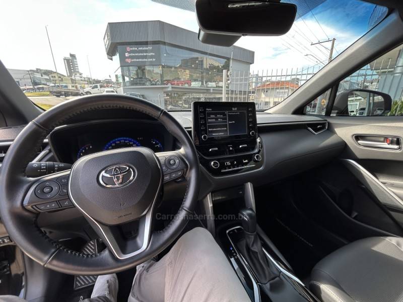 TOYOTA - COROLLA - 2022/2023 - Preta - R$ 145.000,00