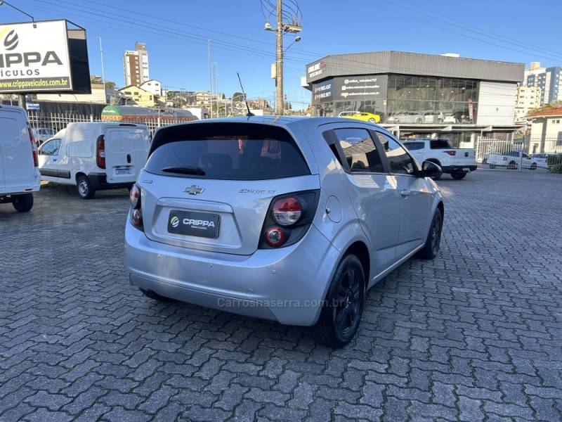 CHEVROLET - SONIC - 2013/2013 - Prata - R$ 37.000,00