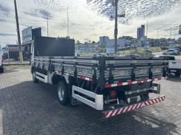 FORD - CARGO 816 - 2015/2015 - Prata - R$ 215.000,00