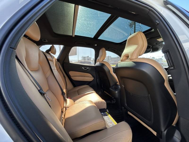 VOLVO - XC60 - 2018/2019 - Branca - R$ 175.000,00