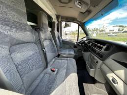 RENAULT - MASTER - 2012/2013 - Branca - R$ 88.000,00