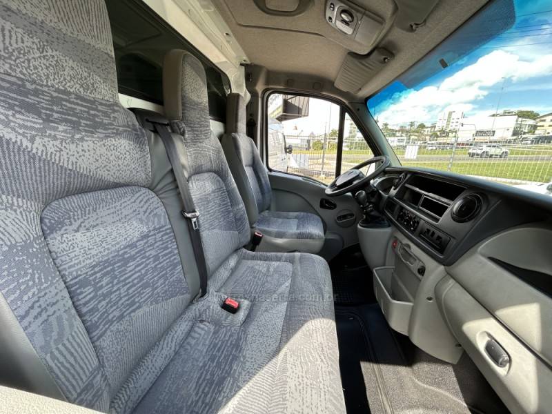 RENAULT - MASTER - 2012/2013 - Branca - R$ 88.000,00