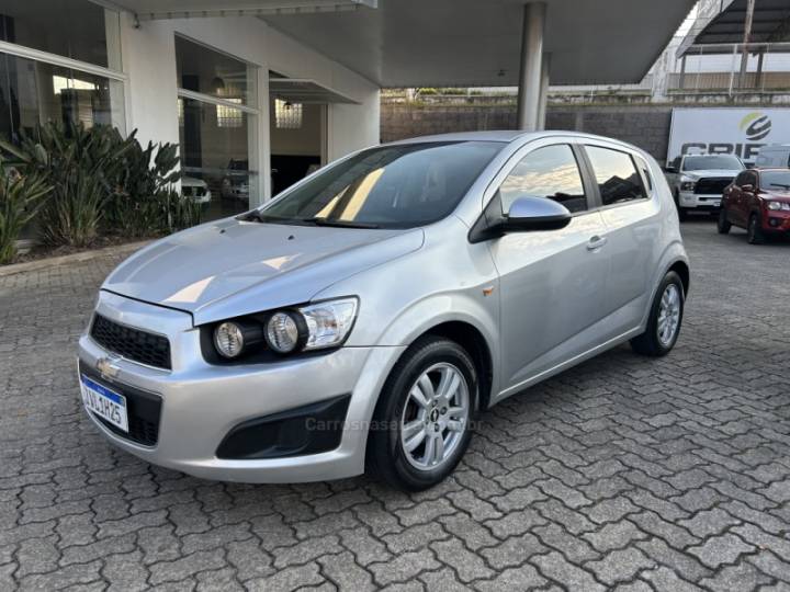 CHEVROLET - SONIC - 2013/2013 - Prata - R$ 37.000,00