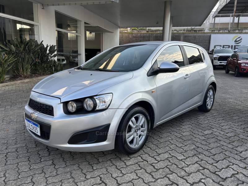 CHEVROLET - SONIC - 2013/2013 - Prata - R$ 37.000,00