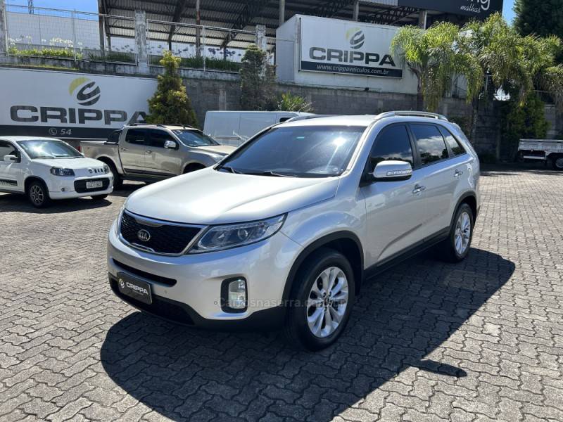 KIA MOTORS - SORENTO - 2014/2015 - Prata - R$ 72.000,00