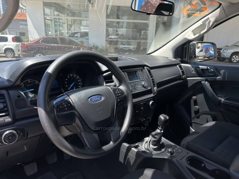 FORD - RANGER - 2022/2023 - Branca - R$ 158.000,00