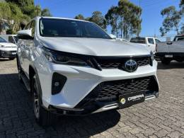 TOYOTA - HILUX SW4 - 2024/2024 - Branca - R$ 375.000,00