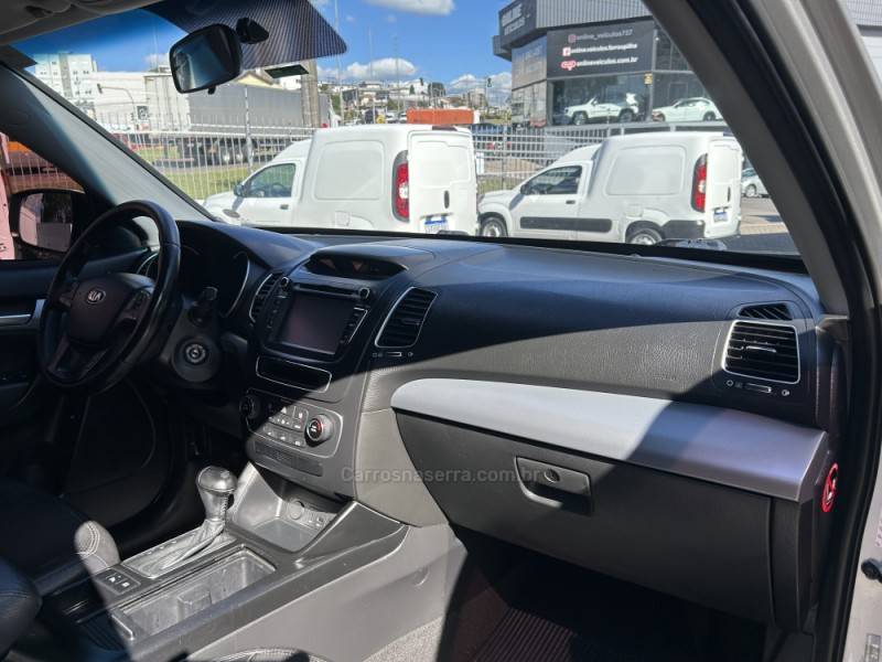 KIA MOTORS - SORENTO - 2014/2015 - Prata - R$ 75.000,00