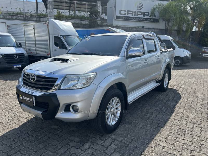 TOYOTA - HILUX - 2013/2014 - Prata - R$ 140.000,00