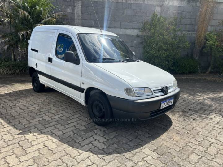 PEUGEOT - PARTNER - 2008/2009 - Branca - R$ 24.000,00