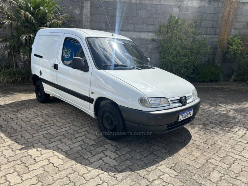 PEUGEOT - PARTNER - 2008/2009 - Branca - R$ 24.000,00