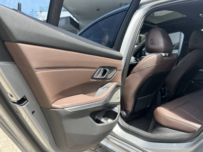 BMW - 320I - 2022/2023 - Cinza - R$ 280.000,00