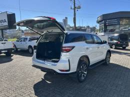 TOYOTA - HILUX SW4 - 2024/2024 - Branca - R$ 375.000,00