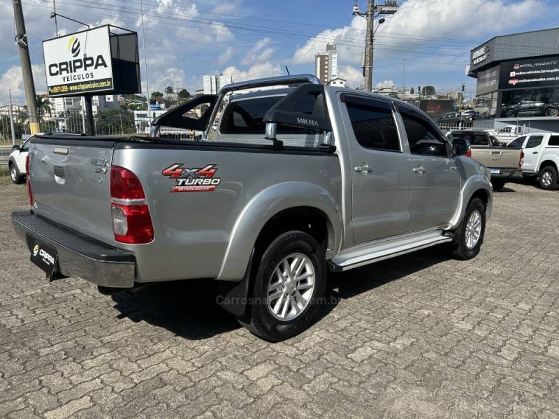 TOYOTA - HILUX - 2013/2014 - Prata - R$ 140.000,00