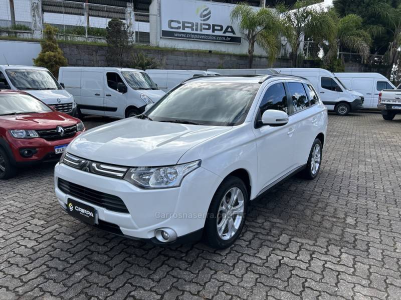 MITSUBISHI - OUTLANDER - 2014/2015 - Branca - R$ 70.000,00
