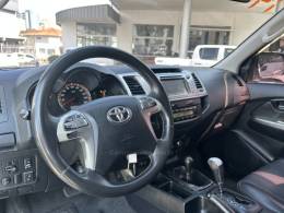 TOYOTA - HILUX - 2013/2014 - Prata - R$ 140.000,00