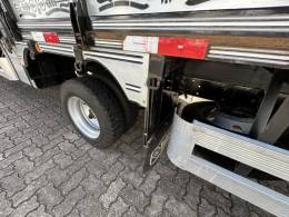 FORD - CARGO 816 - 2015/2015 - Prata - R$ 215.000,00