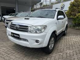 TOYOTA - HILUX SW4 - 2009/2010 - Branca - R$ 117.000,00